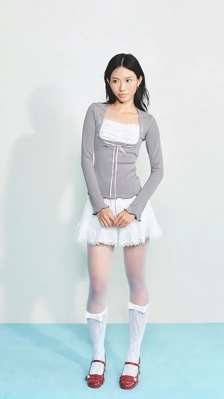 406 Brave Top+White mini Skirt