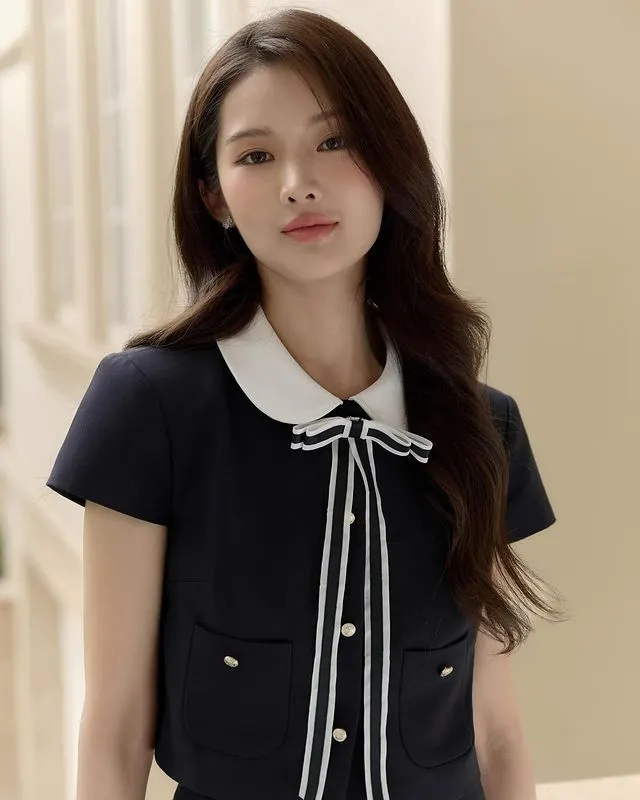 484 เสื้อ+กระโปรง+เข็มกลัด