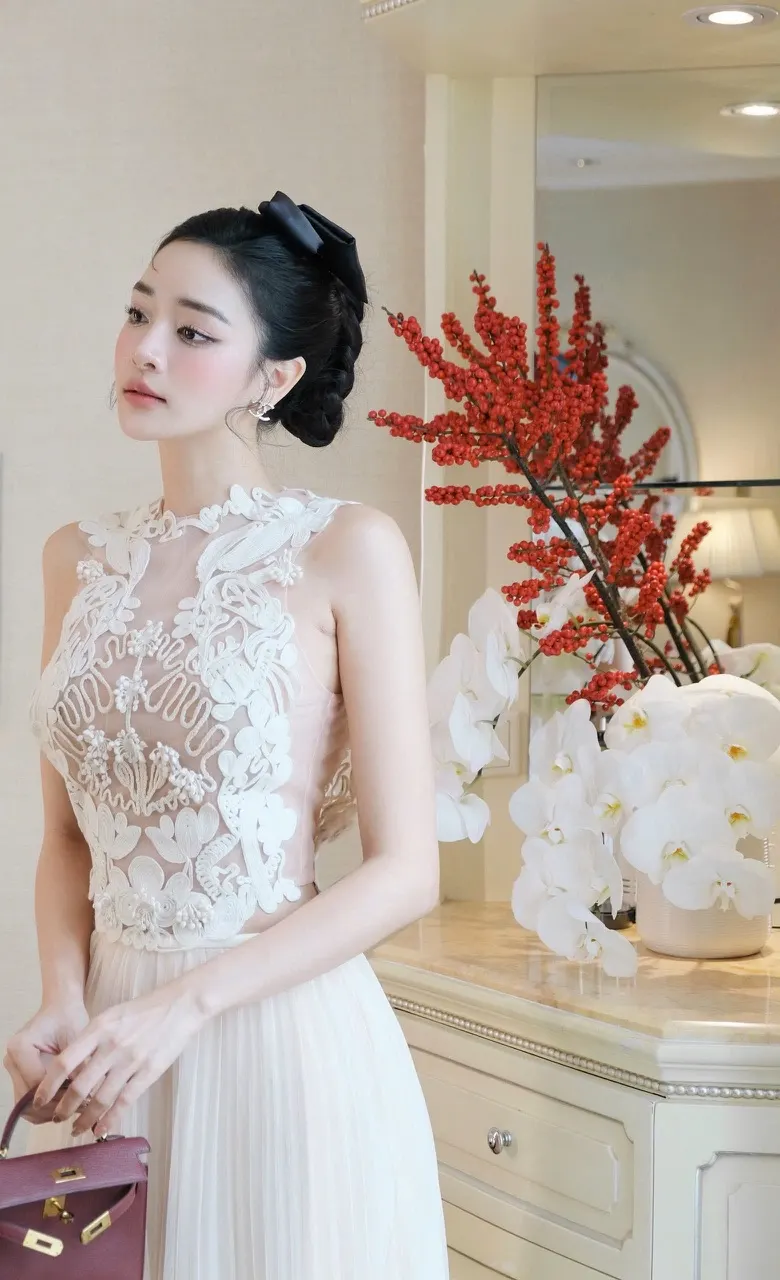 เสื้อแขนกุด + กระโปรงยาว