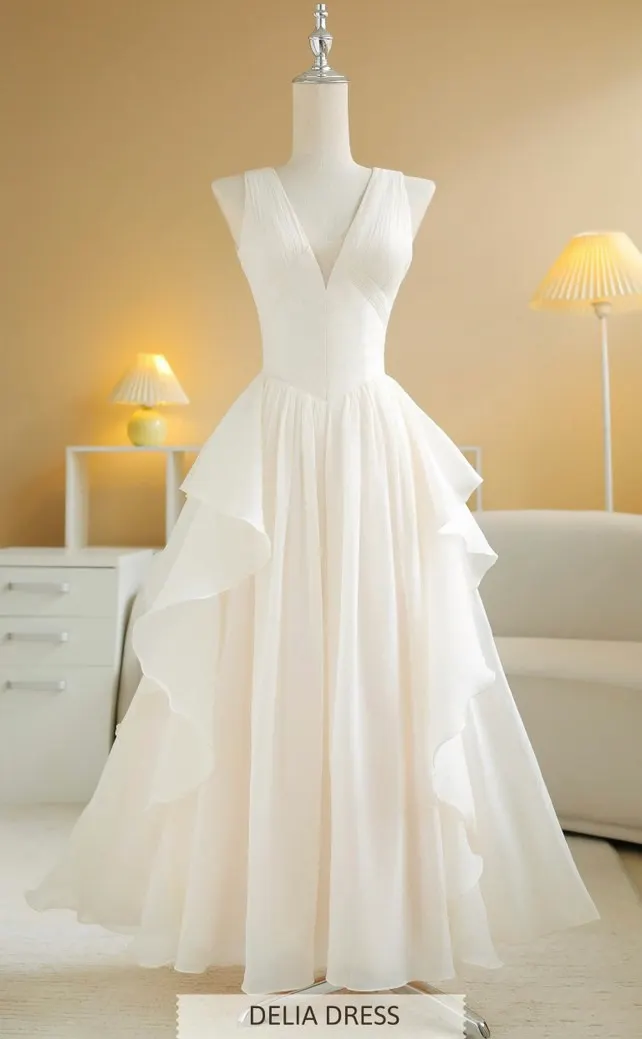 DELIE DRESS แม็กซี่เดรสคอวี