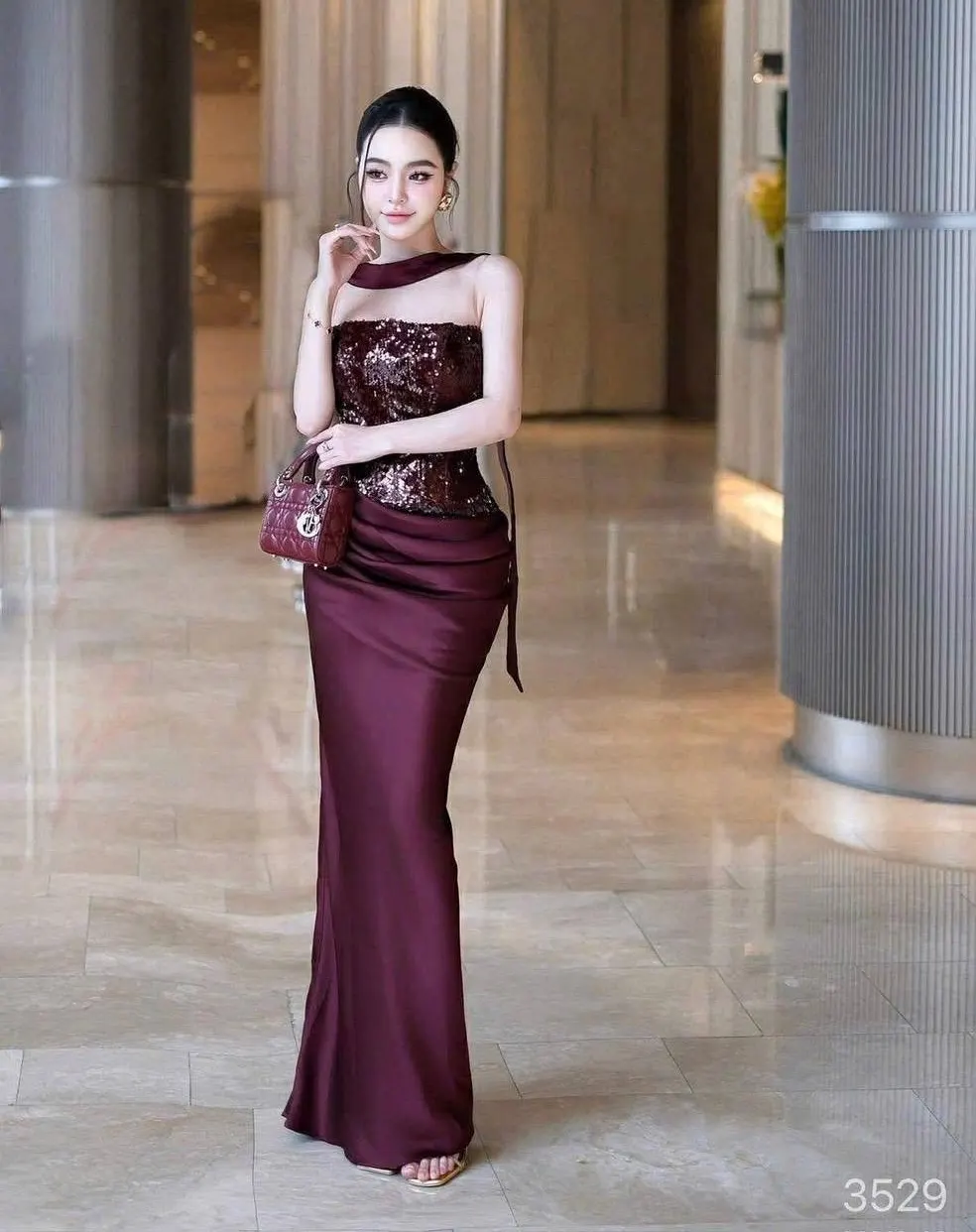 Obibi Brand - เดรสเกาะอกแต่งกลิตเตอร์
