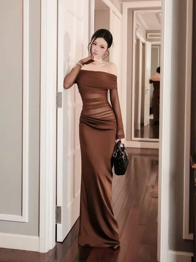 Obibi Brand ชุดราตรียาวสีน้ำตาล ผ้าซาติน ผ้ารูดระบายซีทรูแขนยาว