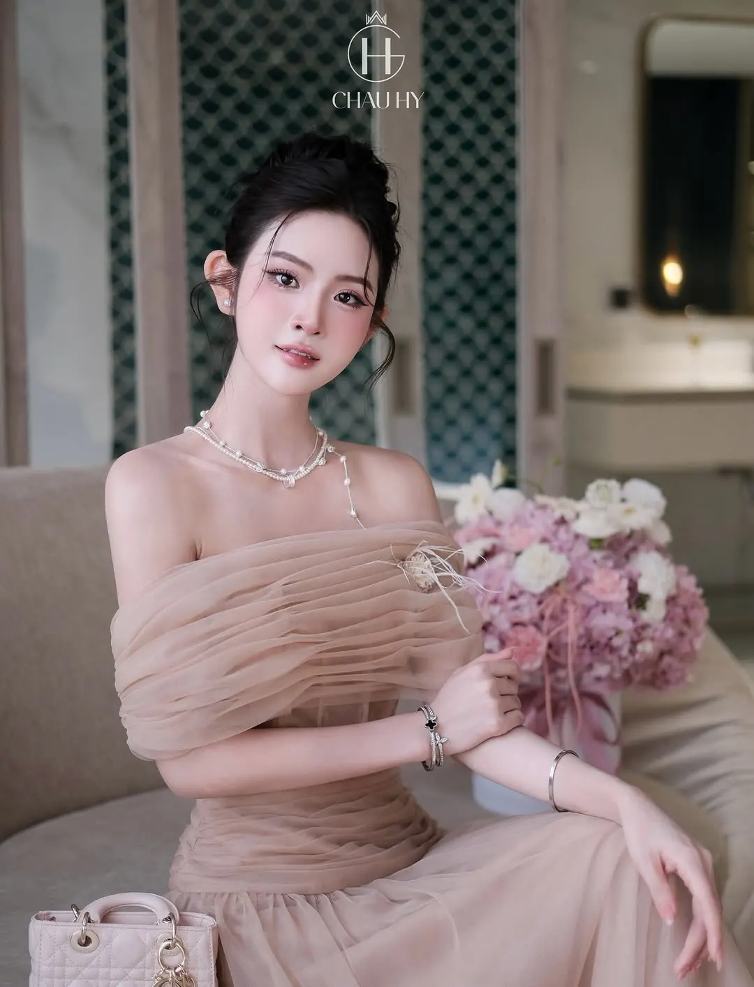 CHAU HY ชุดเดรสยาวผ้า voan สี nude champagne