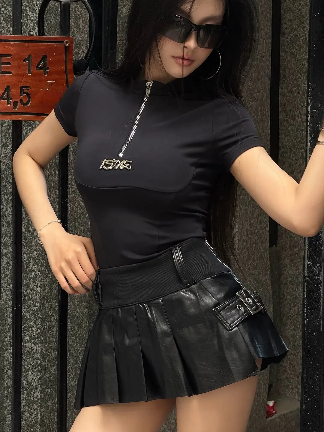 Is Me LUCID DREAM + ZEN MINI SKIRT เสื้อแขนสั้นซิปหน้า