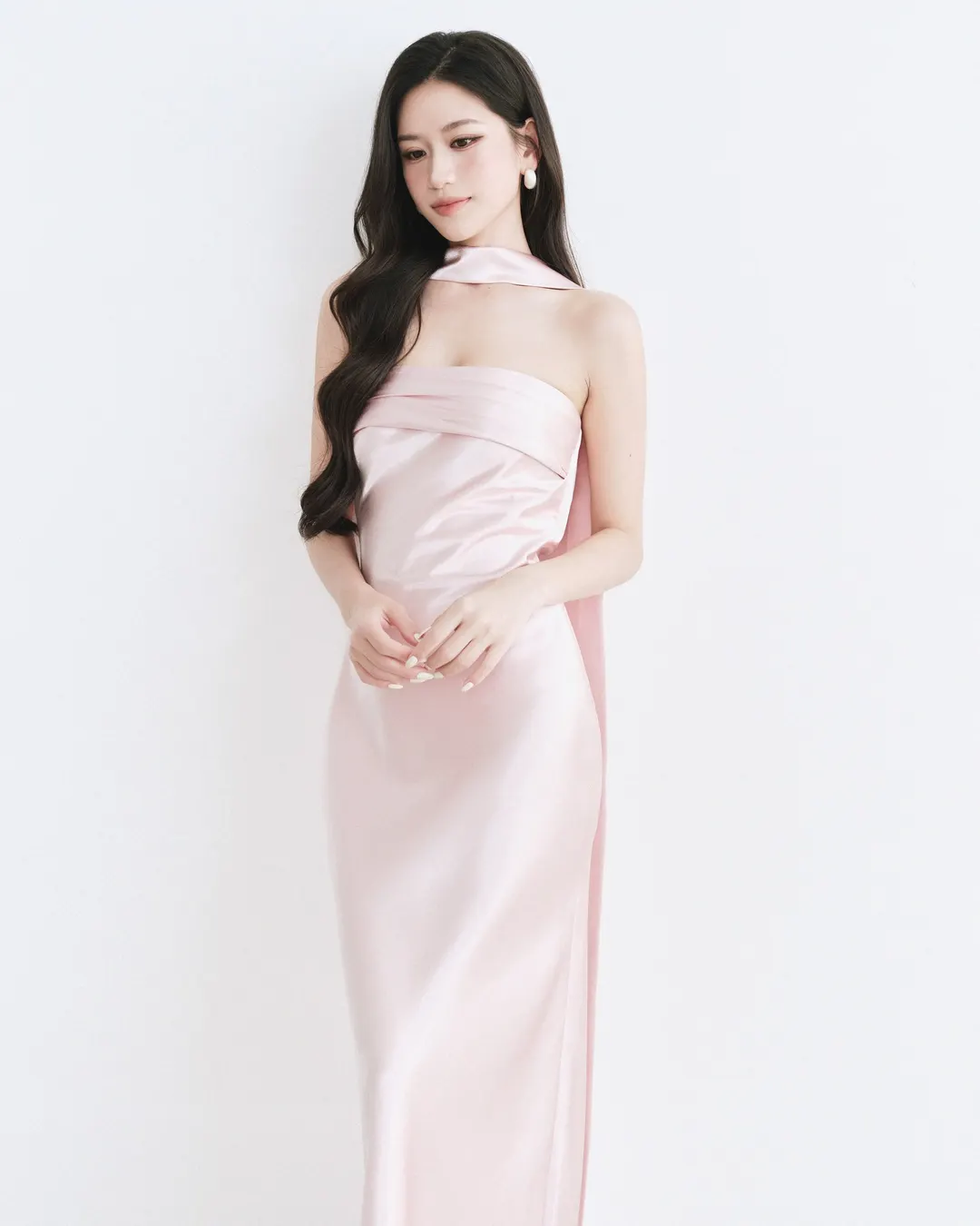 เดรสซาตินคล้องคอชมพูอ่อน