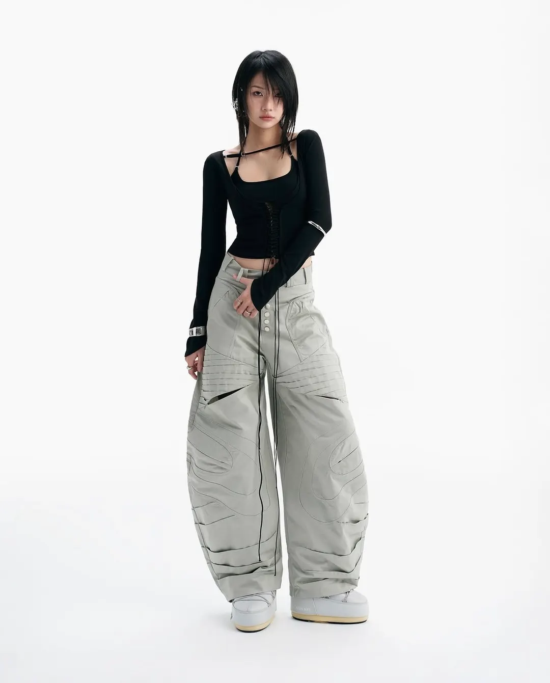 BISOU LONG SLEEVE TOP (BLACK)
DESMON PANTS