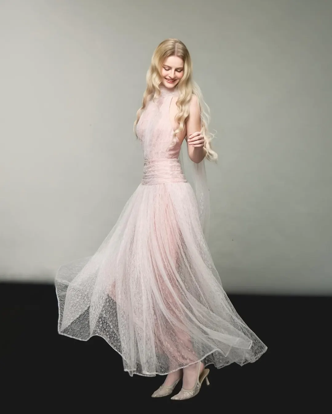 Deliciae lace gown rental