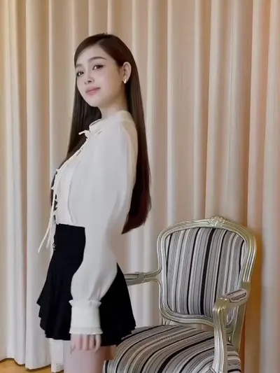 325 แขนยาว กระโปรงดำ 2