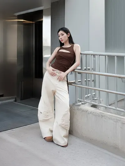 เสื้อ CONRAD SLEEVELESS TOP (BROWN) 4