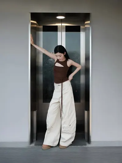 เสื้อ CONRAD SLEEVELESS TOP (BROWN) 5