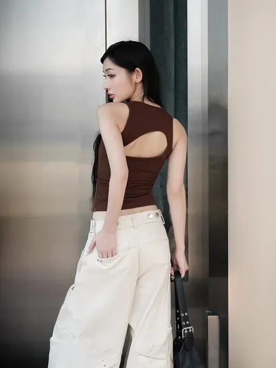 เสื้อ CONRAD SLEEVELESS TOP (BROWN) 9