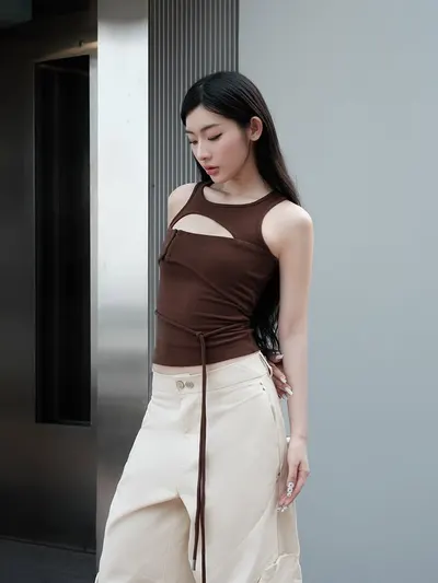 เสื้อ CONRAD SLEEVELESS TOP (BROWN) 10