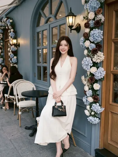 Ticha Set 2 ชิ้น เสื้อคล้องคอแต่งกระดุมและกระโปรงยาว 4