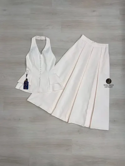 Ticha Set 2 ชิ้น เสื้อคล้องคอแต่งกระดุมและกระโปรงยาว 6