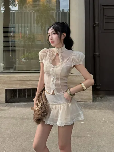 ชุดเซ็ทเสื้อแขนสั้นและกระโปรงสั้นสีครีม 4