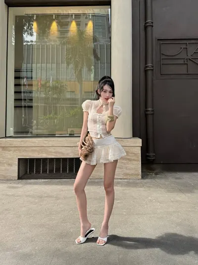 ชุดเซ็ทเสื้อแขนสั้นและกระโปรงสั้นสีครีม 5