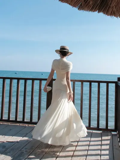 เดรสยาวครีม ดีไซน์คัตเอาท์ช่วงเอว Summer Collection 2