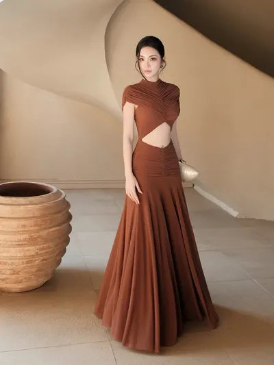 เดรสยาวสีน้ำตาลเว้าเอวดีไซน์สุดหรู 3