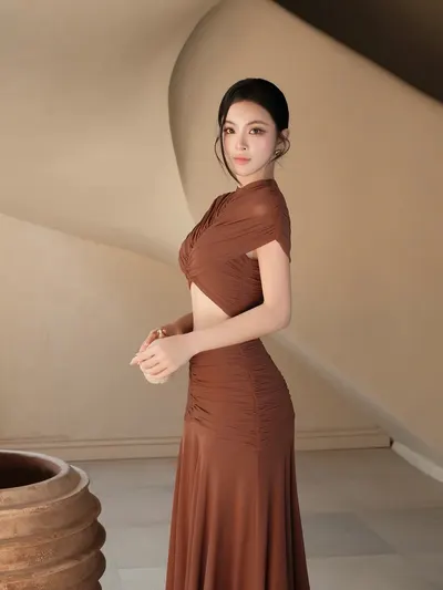 เดรสยาวสีน้ำตาลเว้าเอวดีไซน์สุดหรู 6