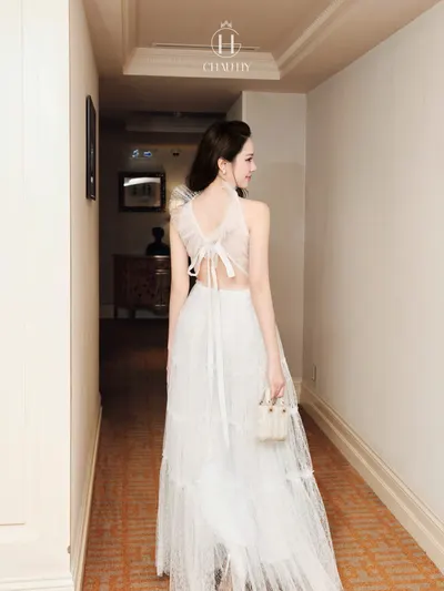 CHAU HY ชุดเดรสยาวคล้องคอสีขาว 2