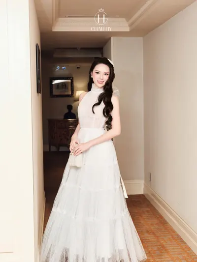 CHAU HY ชุดเดรสยาวคล้องคอสีขาว 3
