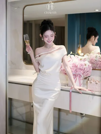CHAU HY ชุดเดรสปาดไหล่ผ้าซาตินเรียบหรู 4