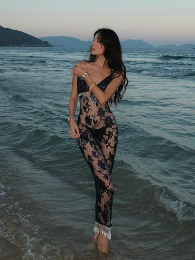 SIREN MYTH DRESS WHIT THE BLACK BIKINI PANTS 2