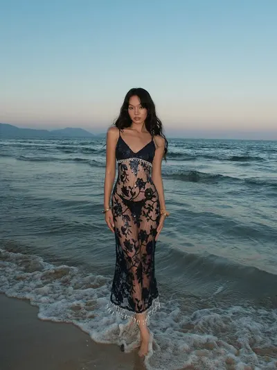 SIREN MYTH DRESS WHIT THE BLACK BIKINI PANTS 3