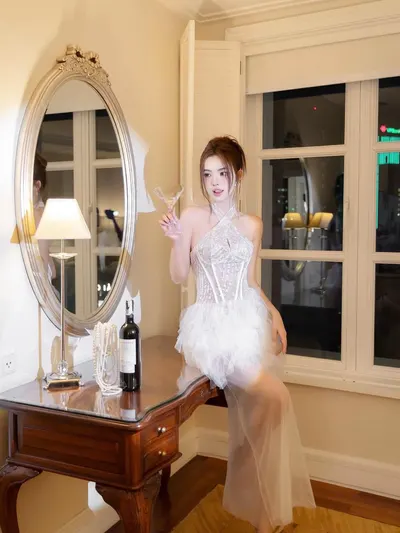 Choubychou คอร์เซทคล้องคอสีขาว 2