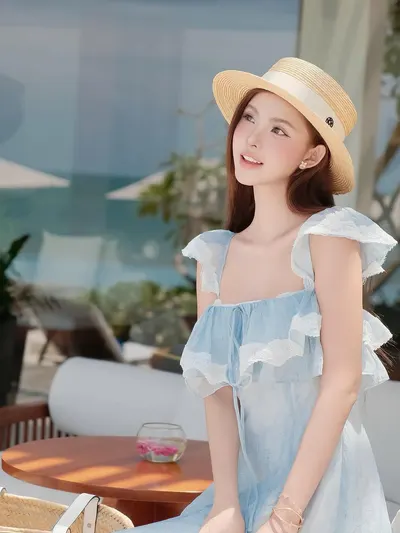 Tranali เดรสสีฟ้าแต่งระบายลูกไม้ 8