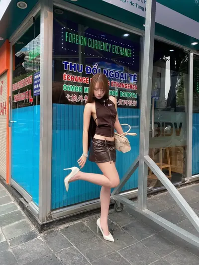 Is Me Iris halterbla+CoCo Skirt ชุดเซ็ทเสื้อคล้องคอและกระโปรงสั้นสีน้ำตาล 9