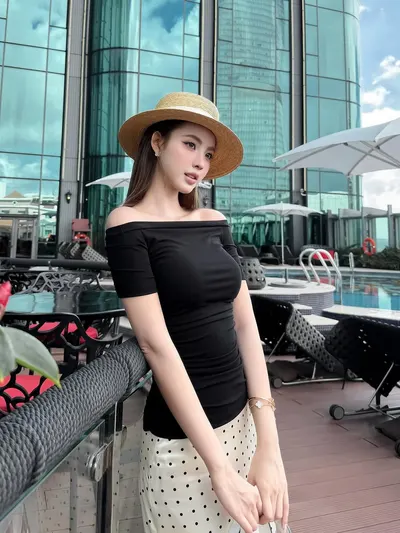 Tranali ชุดเซ็ทเสื้อปาดไหล่และกระโปรงลายจุด 5