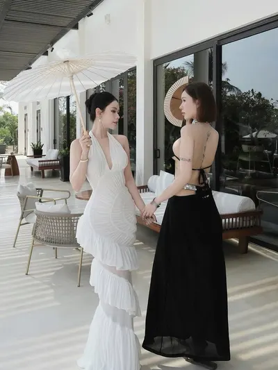 Tranali เดรสคล้องคอสีขาวดีไซน์ระบาย 10