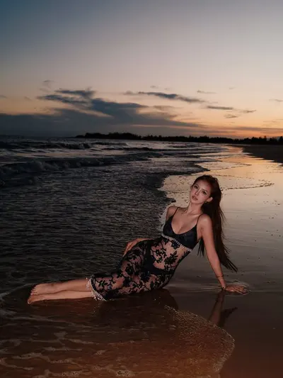 SIREN MYTH DRESS WHIT THE BLACK BIKINI PANTS 9