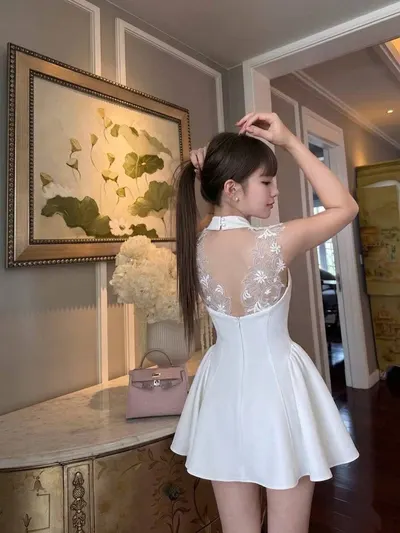 ChouChou เดรสสั้นสีขาวคอวีแต่งลูกไม้ 4