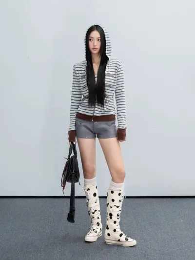 Hoo design Aube Hoodie, Vian Bra and Lisa Short 2