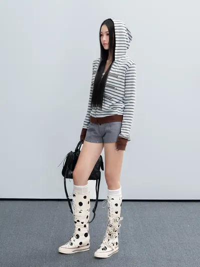 Hoo design Aube Hoodie, Vian Bra and Lisa Short 5