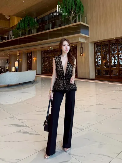 ชุดเซ็ตเสื้อตาข่ายคอวีลึกและกางเกงขายาว 3