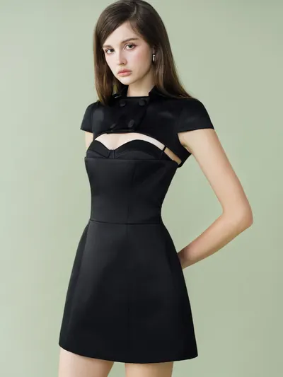 Anis Stella Set ชุดเซ็ตเสื้อแขนสั้นดีไซน์คัตเอาท์และกระโปรงสั้น 3