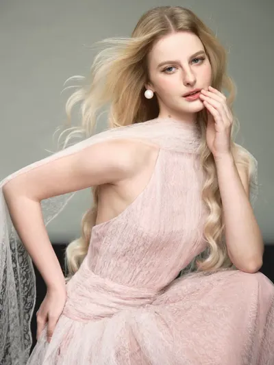 Deliciae lace gown rental 2