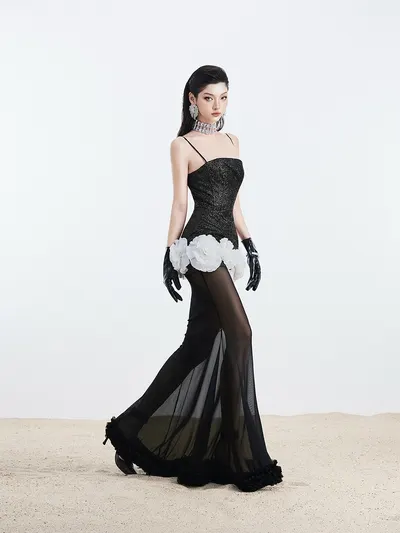 เดรสสายเดี่ยวสีดำตกแต่งดอกไม้ขาวสุดหรู 7