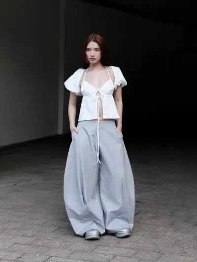 เสื้อ Beau Top ( white ) กางเกง LUFT PANTS (GREY BLUE STRIPES) 3
