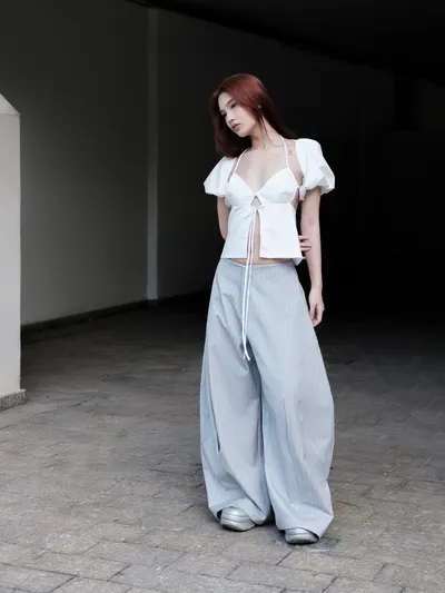เสื้อ Beau Top ( white ) กางเกง LUFT PANTS (GREY BLUE STRIPES) 7