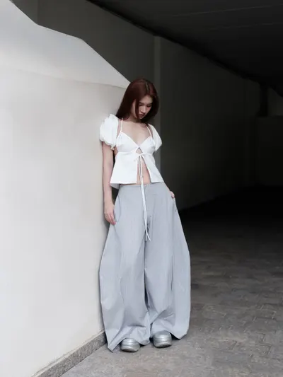 เสื้อ Beau Top ( white ) กางเกง LUFT PANTS (GREY BLUE STRIPES) 8