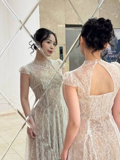 CHAU HY เดรสลูกไม้สีครีมแขนสั้น